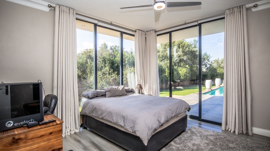 5 Bedroom Property for Sale in The Coves North West
